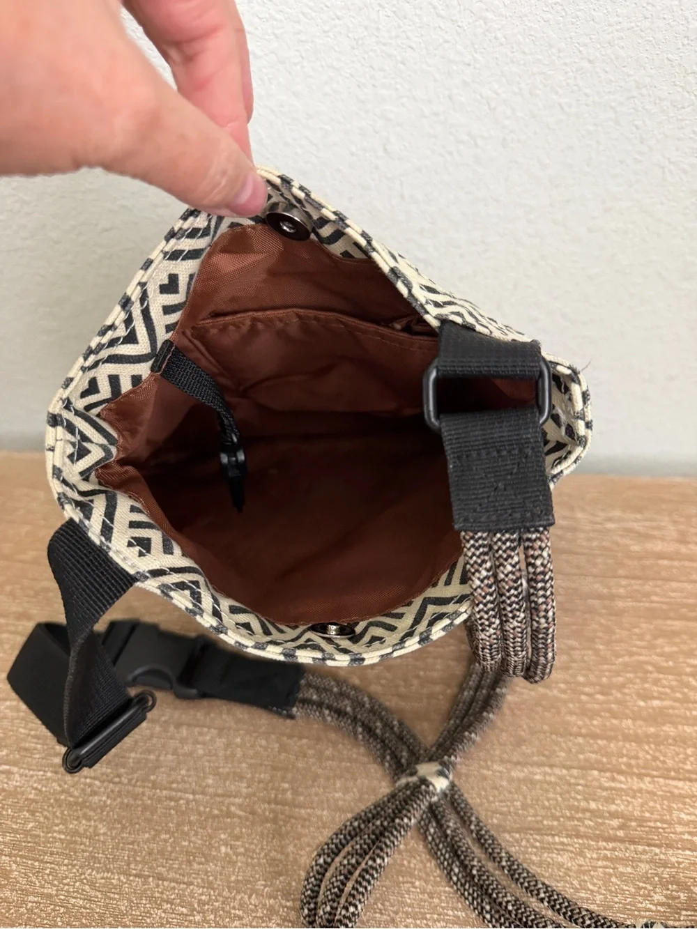 KAVU Set Keepalong Sling Canvas Rope Crossbody Bag & Wallet Deco Tiles Print